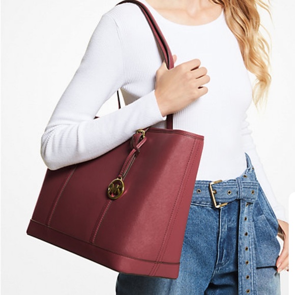 MICHAEL KORS
Jet Set Travel Large Saffiano Leather Tote Shoulder Carryall
NWT - Picture 6 of 16